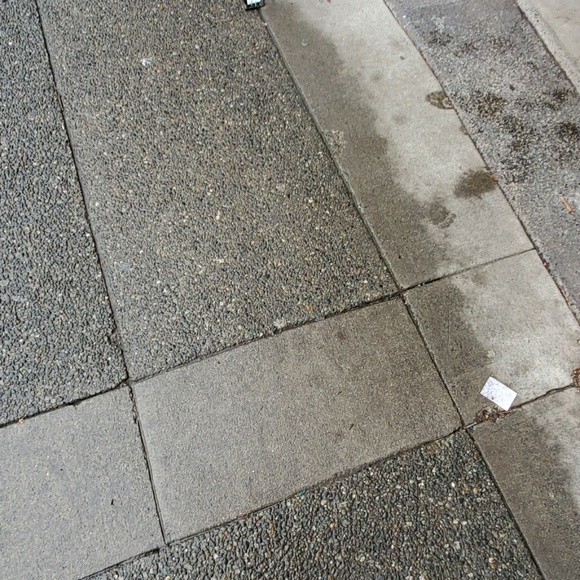 Meet your Posher, Lauren - Picture 2 of 2